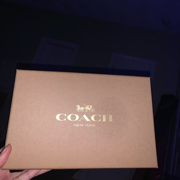 New still in box coach wallet/clutch - Picture 3 of 7